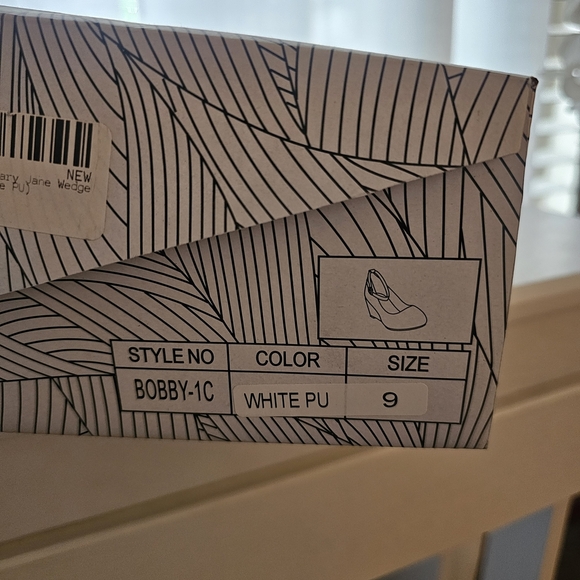 Chase + Chloe Elegant Cream Wedges - Picture 9 of 9